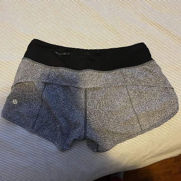Lululemon speed up short. Size 4 - Picture 2 of 2